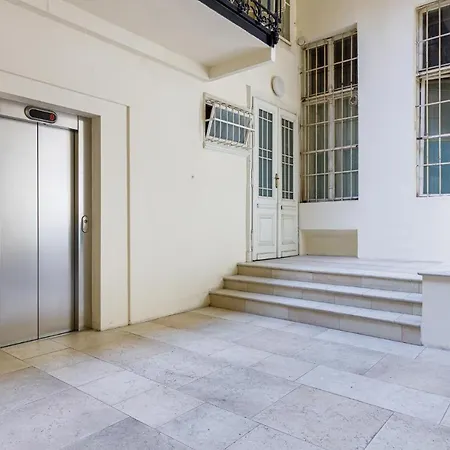 Apartment Newly Renovated In The Old Town Bratislava