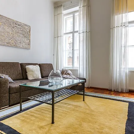 Apartment Newly Renovated In The Old Town