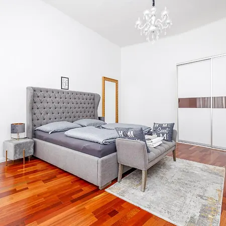 Apartment Newly Renovated In The Old Town Bratislava