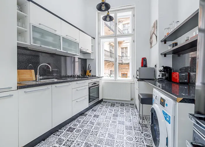 Newly Renovated In The Old Town Appartamento